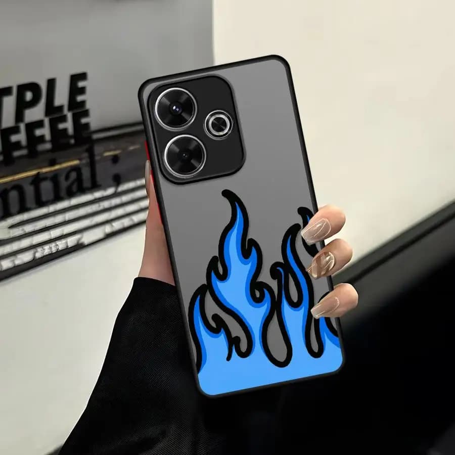 Capa protetora cinza escuro para Xiaomi Redmi Note 15 com chamas azuis estilo moderno antirrisco