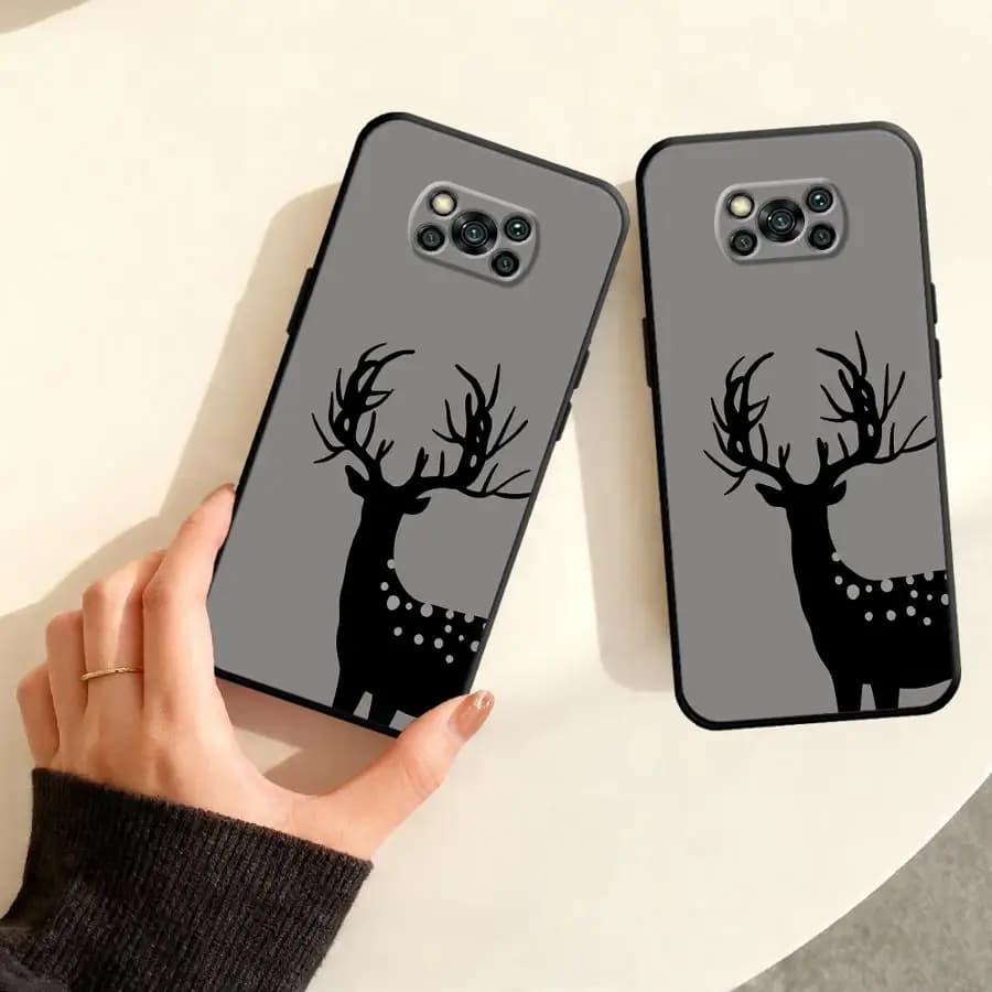 Duas capas para Xiaomi Poco X8 Pro Max cinza com desenho de cervo preto e detalhes em preto