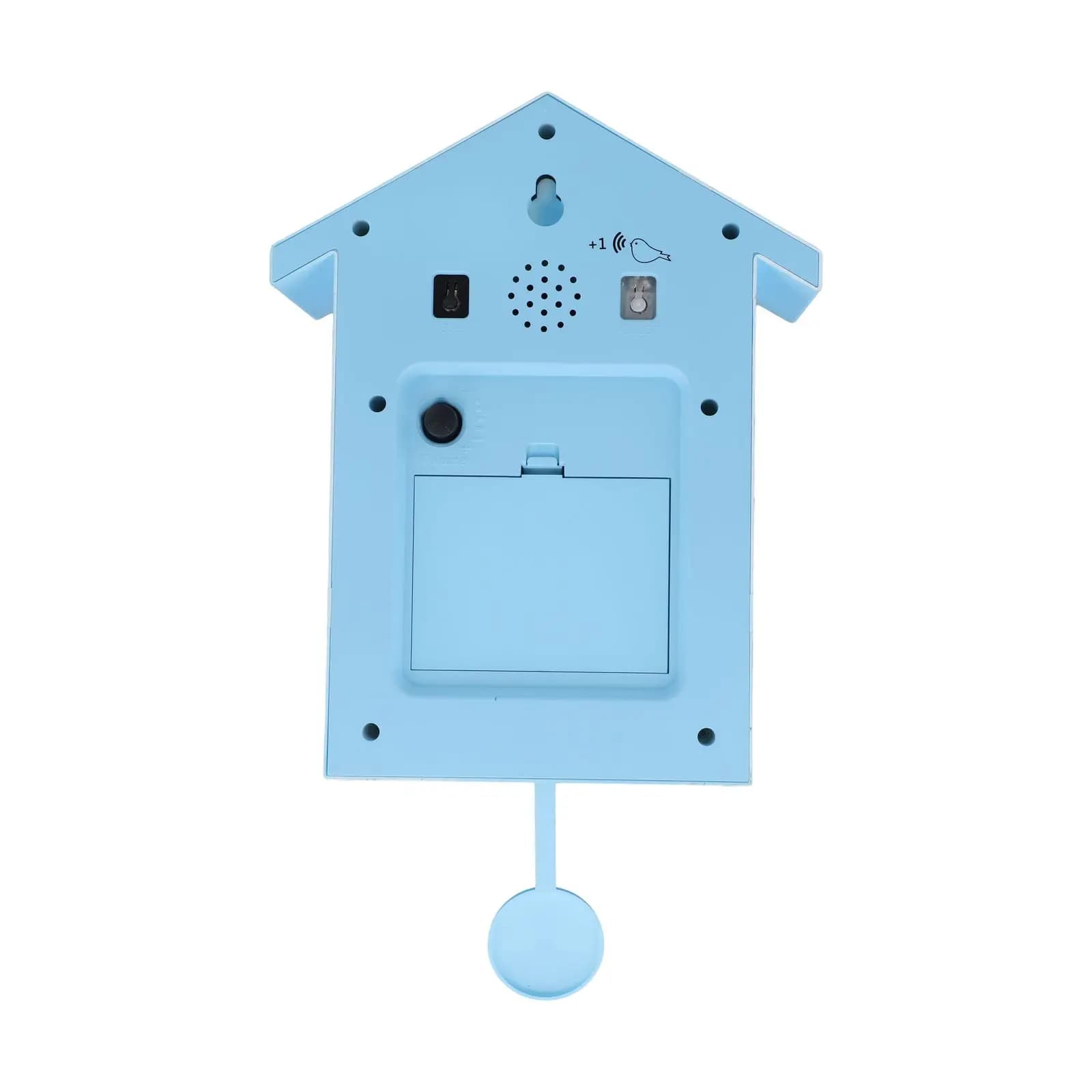 Relógio de parede em forma de casa azul claro moderno