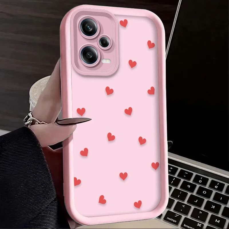 Capa rosa clara para Xiaomi Redmi Note 13 com pequenos corações vermelhos protetora silicone