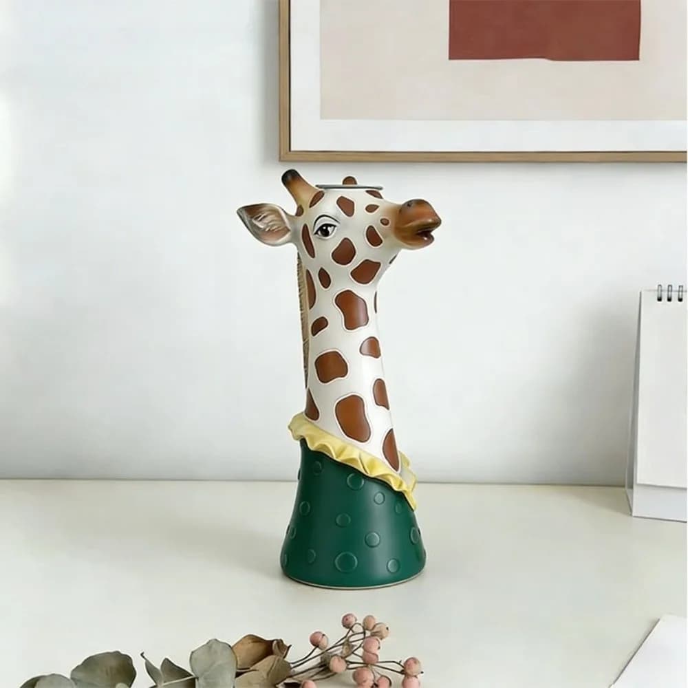 Vaso decorativo infantil girafa marrom e branco com design moderno e base verde escura
