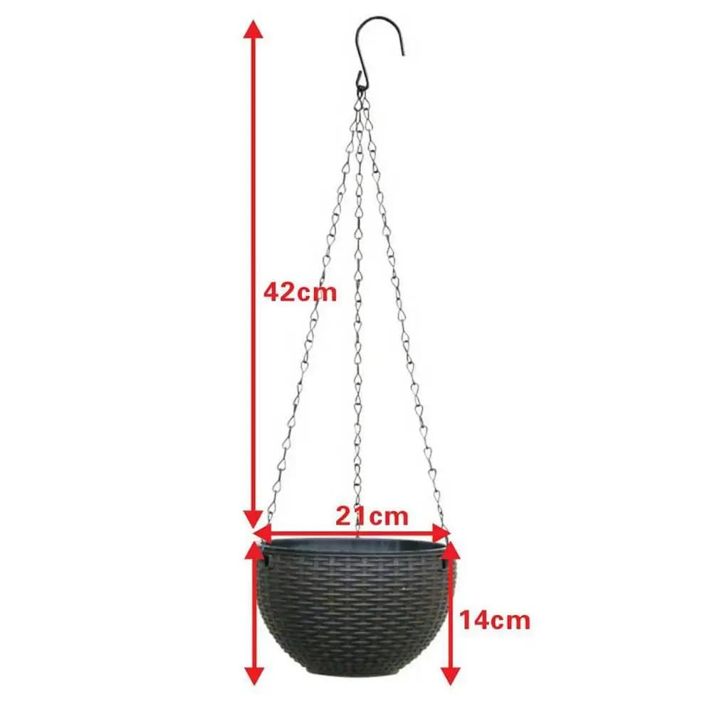 Vaso suspenso cinza trançado em plástico com corrente preta mostrando medidas 42cm altura e 21cm largura