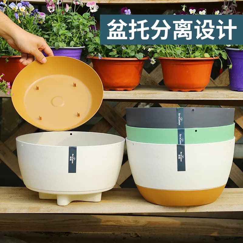 Kit com 3 vasos de flores suspensos Jácotei em cores sortidas com base destacável e corrente metálica