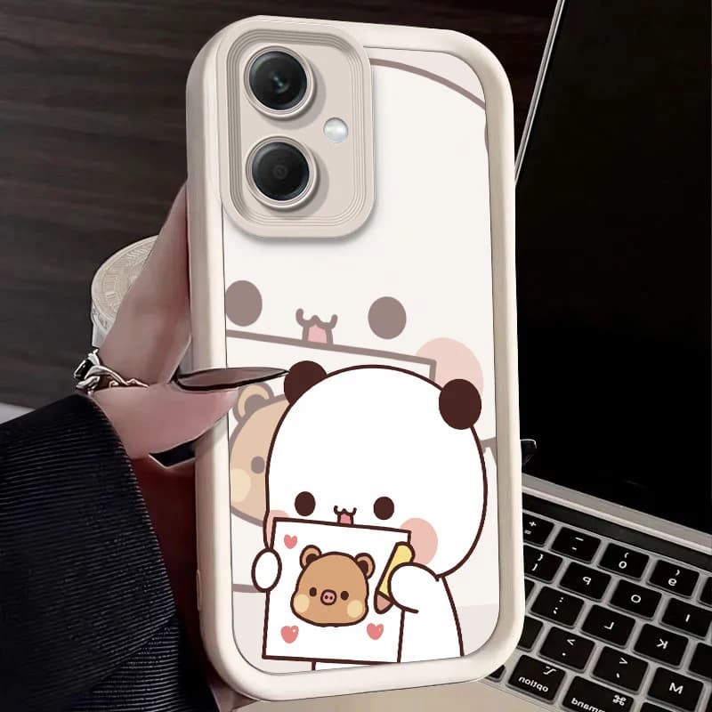 Capa branca para Xiaomi Redmi Note 14 com estampa de urso panda segurando desenho de urso marrom