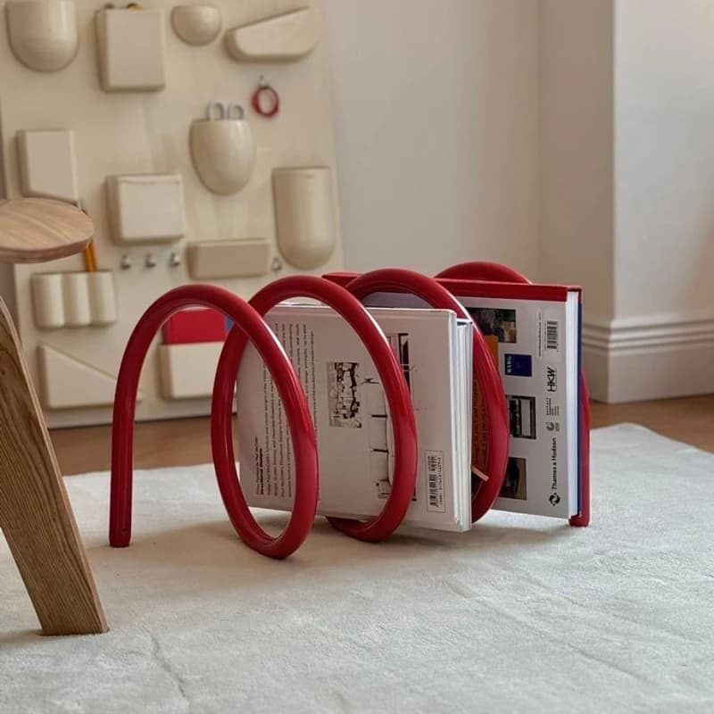 Estante moderna nórdica vermelha para livros e armazenamento em sala de estar