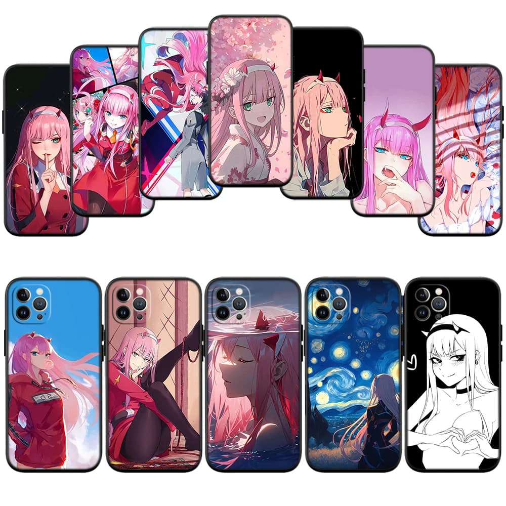 Capas de telefone com personagens de anime, cores rosa, preto e branco.