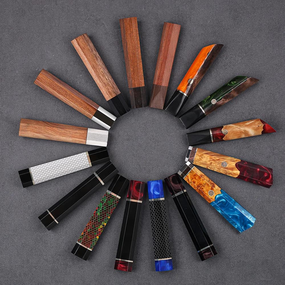 Variedade de cabos para faca Turwho Nakiri em madeira, resina e padrões coloridos dispostos em círculo
