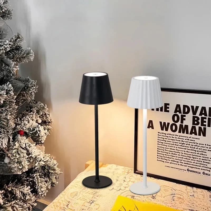 Luminária de mesa sem fio minimalista nórdica com carregamento sem fio, dimmer de três níveis por toque, bateria de longa duração e luz noturna atmosférica.