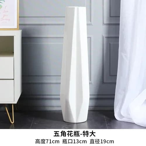 Vaso decorativo branco Jácotei piso minimalista grande com formato pentagonal elegante