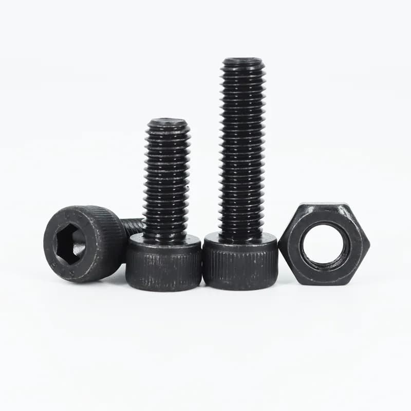 Parafusos Allen pretos com cabeça sextavada e porca hexagonal em fundo branco