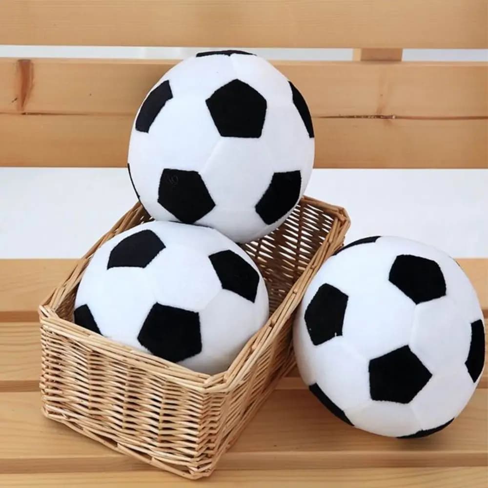 Almofada de pelúcia macia em forma de bola de futebol, decoração realista para sofá de casa