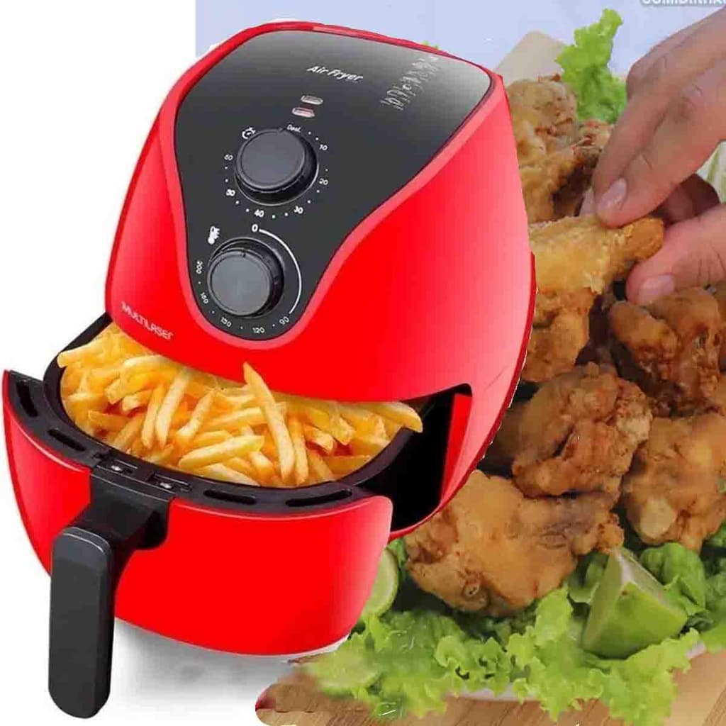 Fritadeira sem óleo vermelha Multilaser Air Fryer CE083, 4 litros, mostrando batatas fritas e frango crocante.