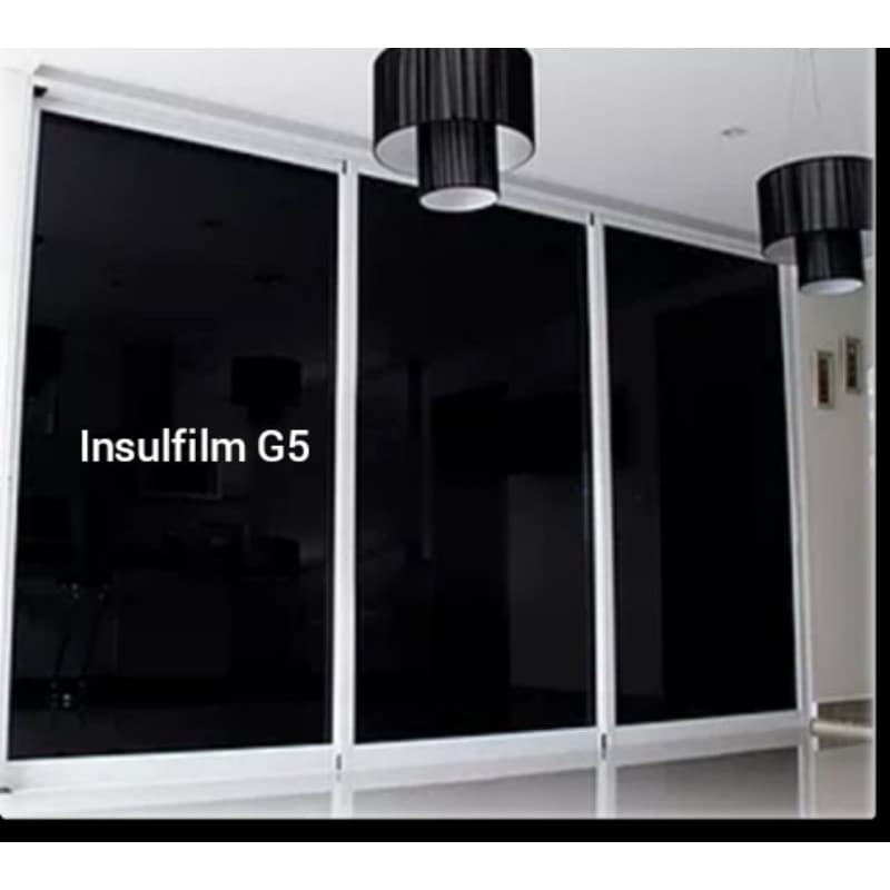 Janela deslizante com película preta G5 insufilme aplicada