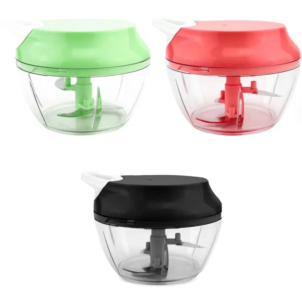 Mini processador de alimentos manual em três cores: verde, vermelho e preto, com mecanismo de trituração visível.