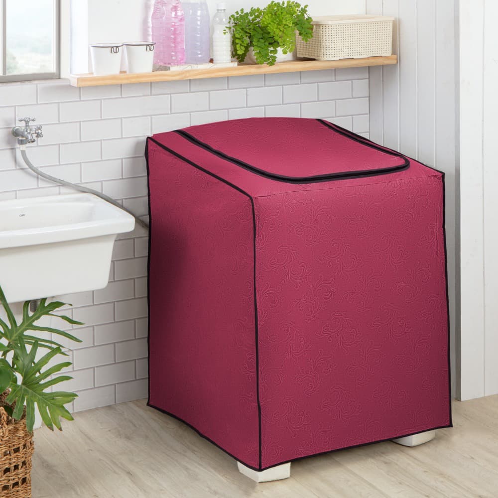 Capa impermeável para máquina de lavar roupas em cor magenta, ideal para proteger a máquina em ambientes úmidos.