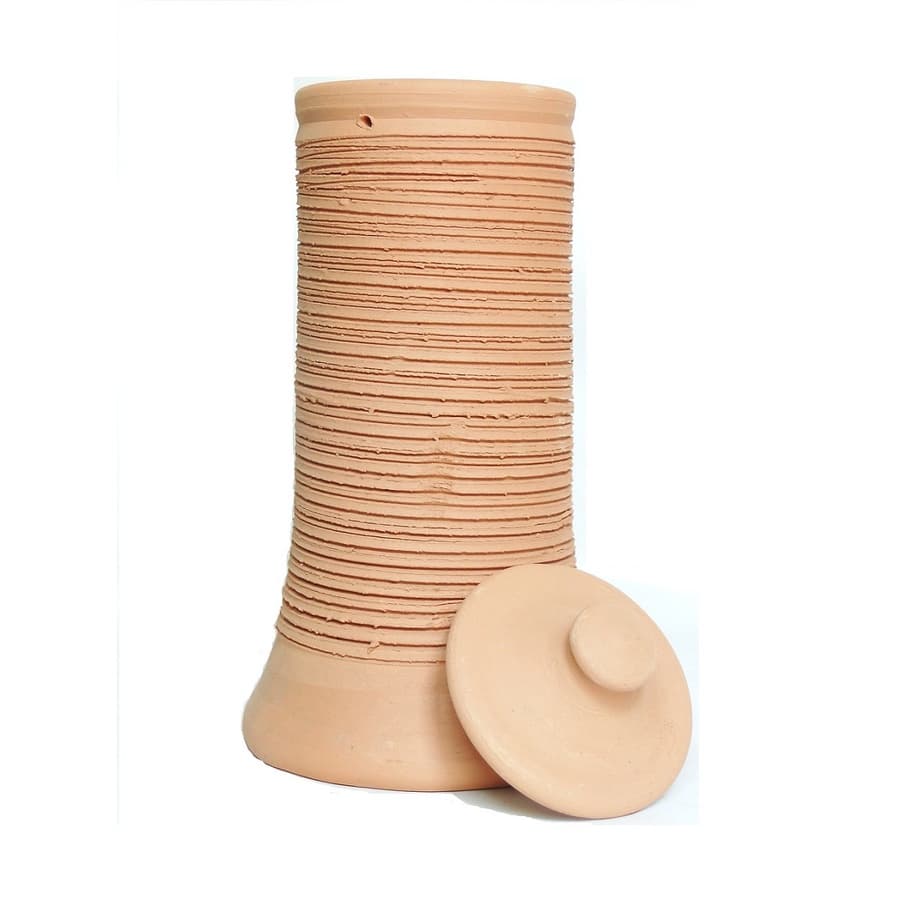 Vaso de barro cinza para enraizar orquídeas, com tampa circular e estrias verticais, mostrado de lado.