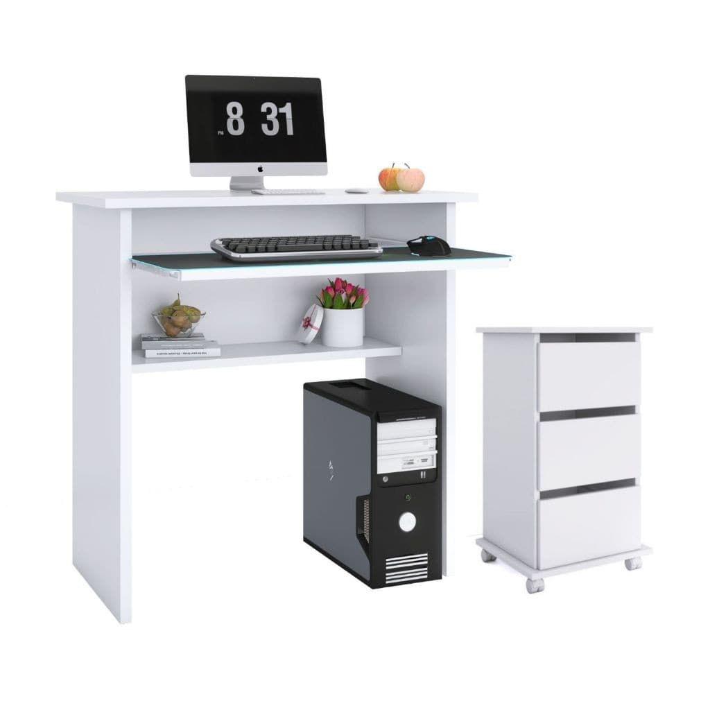 Mesa de escritório branca com teclado, monitor, mouse e flores em um vaso