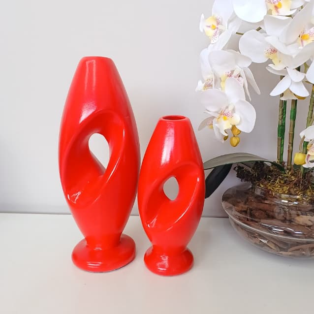 Kit de dois vasos decorativos vermelhos para sala