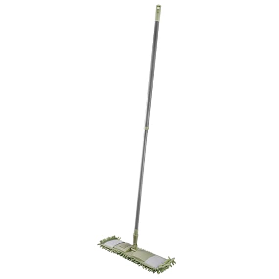 Mop de limpeza com cerdas verdes e cabo metálico prateado