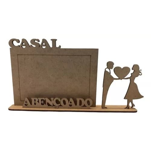 Porta-retratos MDF cru personalizado para lembrancinha de encontro de casais com texto 'ABENÇOADO' e figura de casal abraçando um coração.