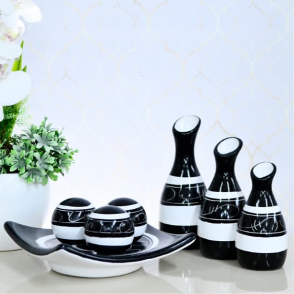 Kit decorativo cerâmica preto e branco para sala, conjunto com 7 peças, vasos e esferas