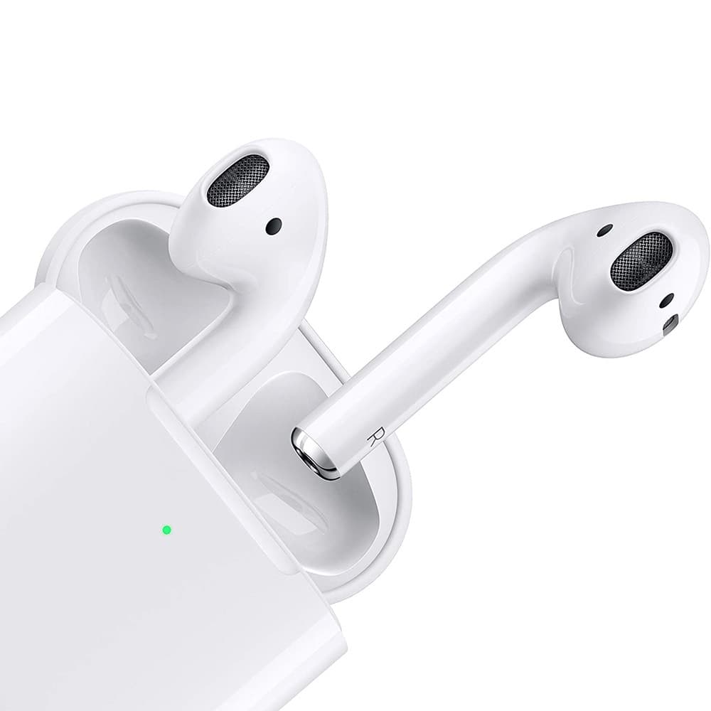 Fones de ouvido Bluetooth brancos com caixa de carregamento, fundo branco