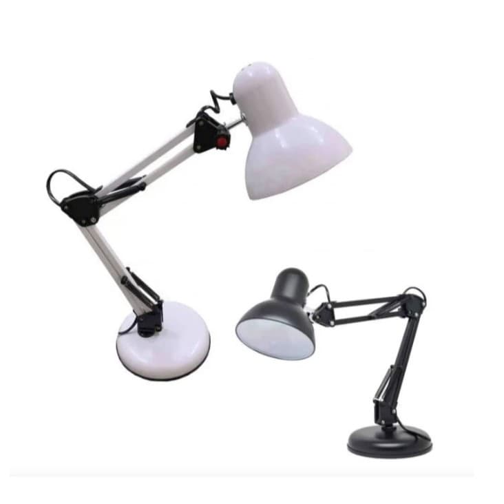 Luminária de mesa branca e preta com base flexível e articulada