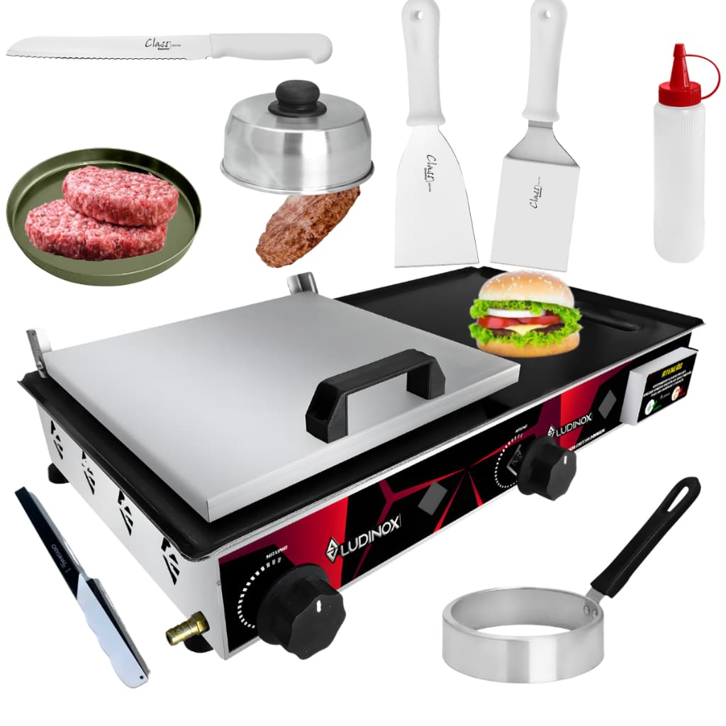Chapa de lanche industrial 30x60 com acessórios, aço inoxidável, alça preta, controles vermelhos, hambúrguer pronto, faca, espátulas, molho e carne.