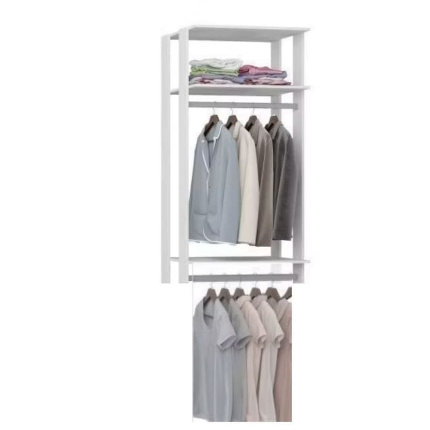 Armário suspenso branco com roupas penduradas