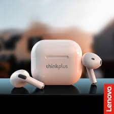 Fone de ouvido Bluetooth Lenovo Thinkplus LP40 com estojo branco, em fundo escuro.