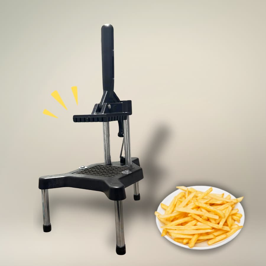 Máquina fatiadora de batatas em pé, com batatas fritas ao lado