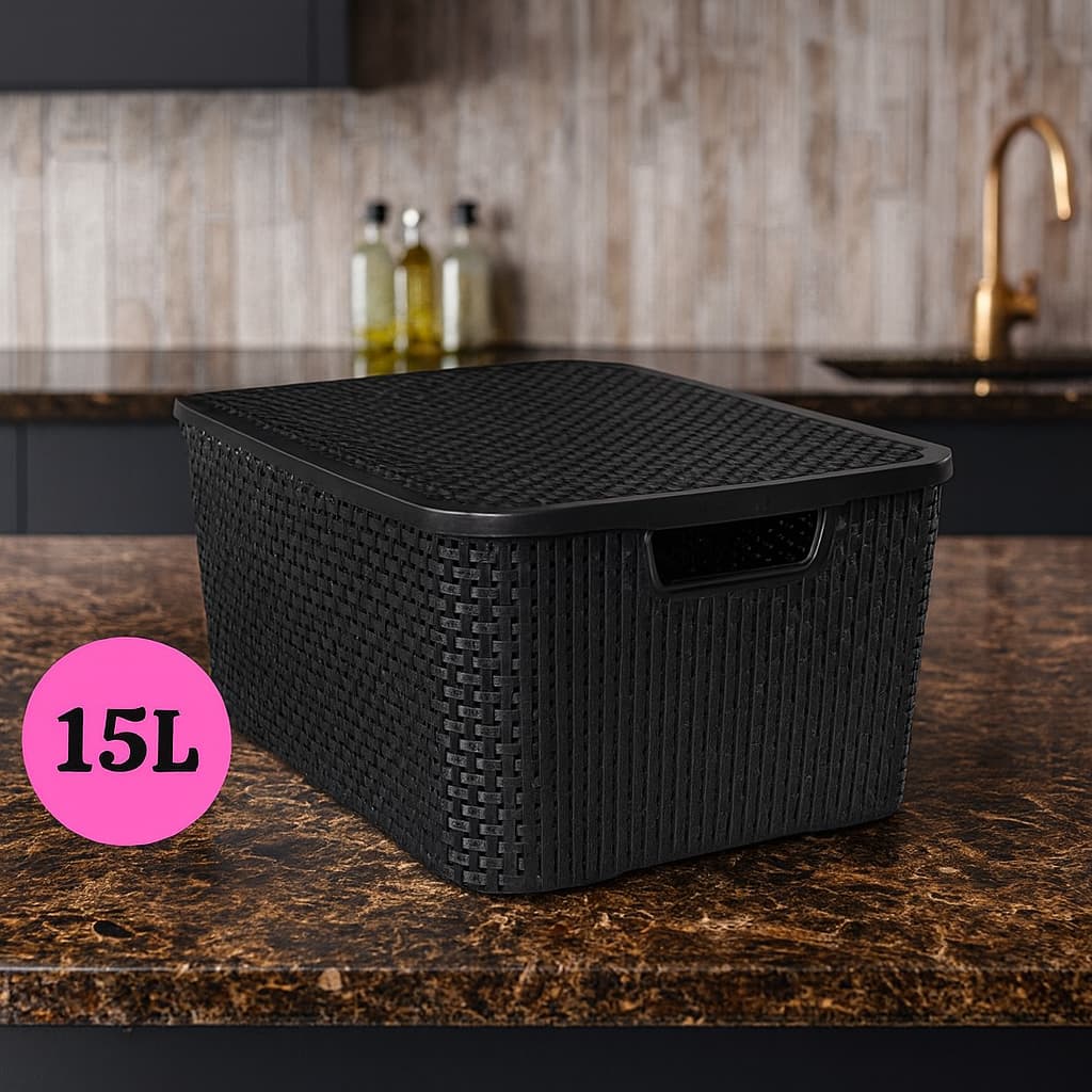 Caixa organizadora de rattan preto de 15L em pé sobre uma superfície de mármore marrom.