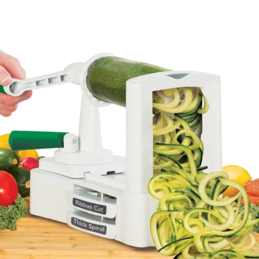 Cortador de Legumes Espiral Veggetti Pro Spiralizer em uso cortando abobrinha