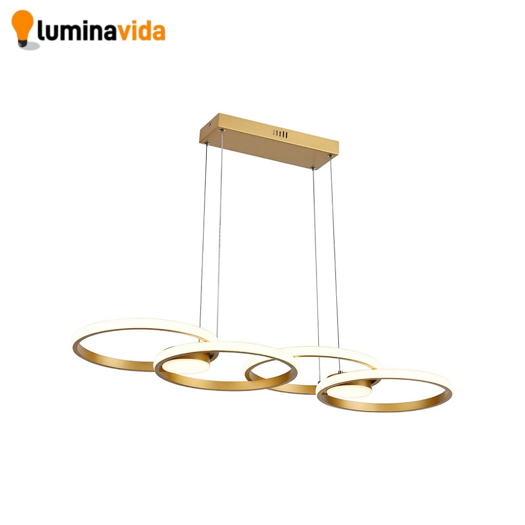 Luminária pendente moderna com três círculos dourados e brancos, suspensa por cabos, ideal para ambientes contemporâneos.