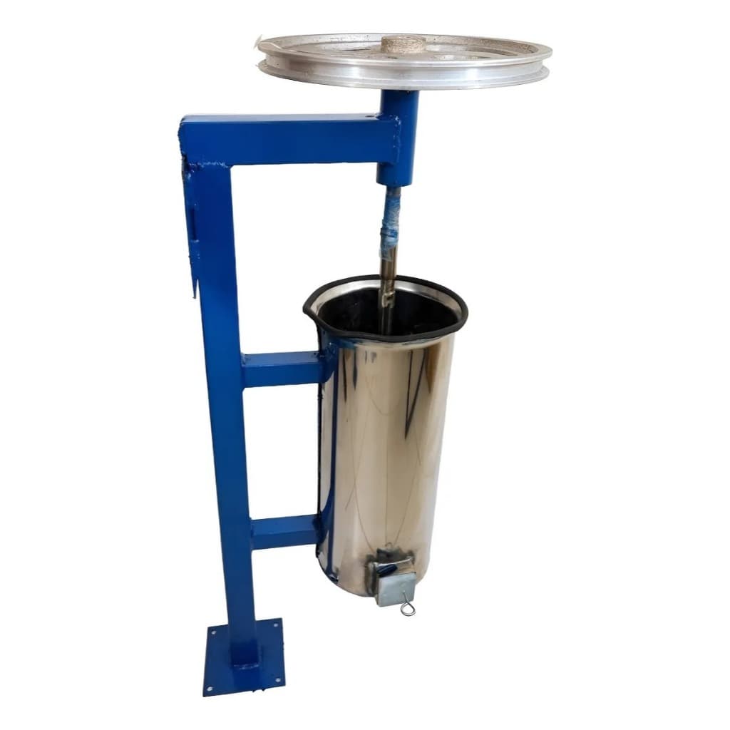 Máquina despolpadeira de frutas Super 8L SEM MOTOR, com suporte azul e recipiente de metal prateado