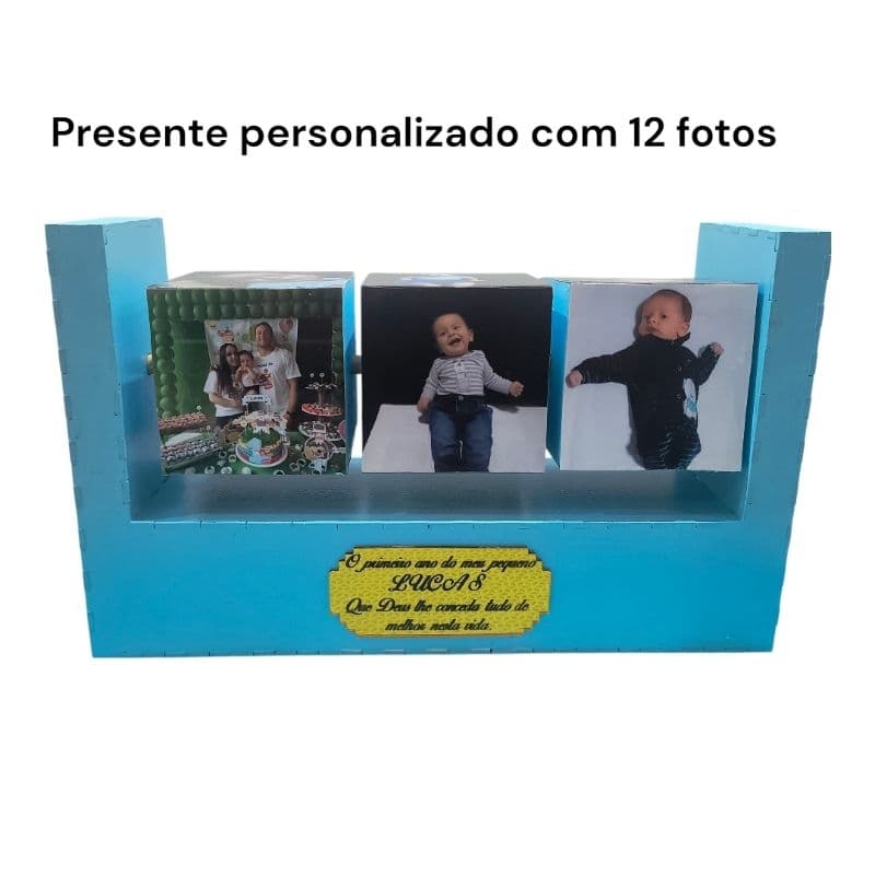 Cubo giratório com 12 porta retratos em MDF azul personalizado com fotos e mensagem