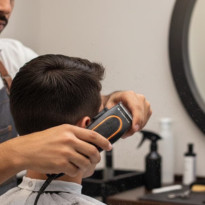 Maquina de Cortar Cabelo Pelo do Corpo Peito Barba Barriga + Acessórios Cadence