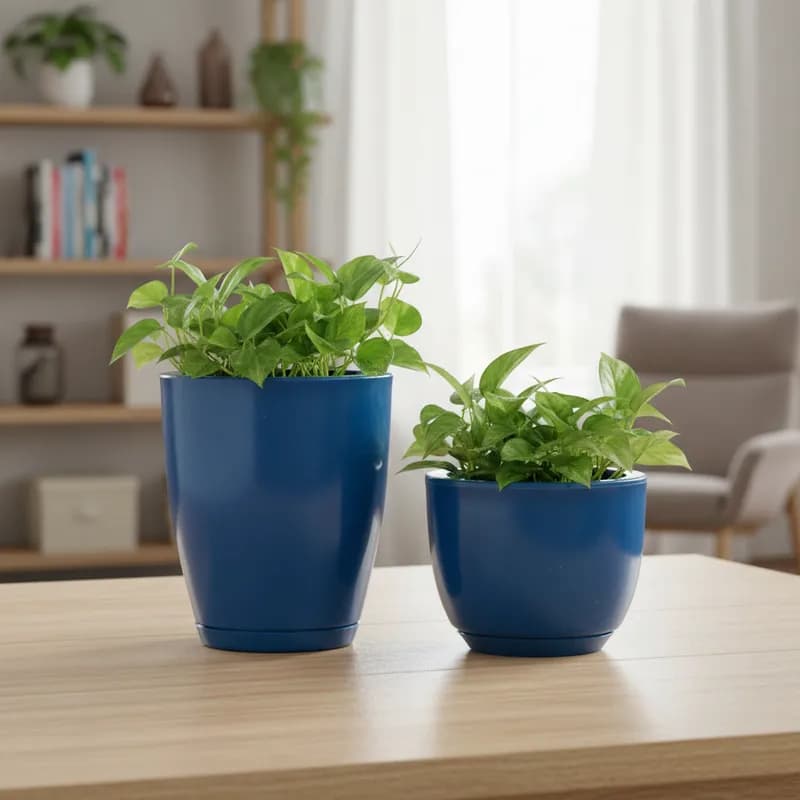 Kit com dois vasos decorativos azuis em forma de cone estilo vietnamita