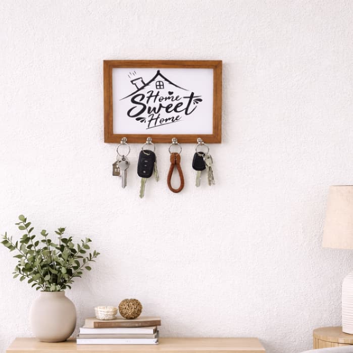 Organizador de chaves de parede com porta-retrato 'Home Sweet Home', chaves penduradas, decoração de parede.