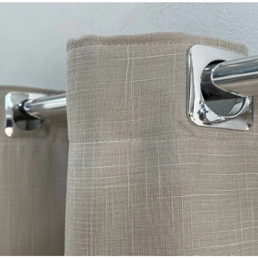 Cortina gaze de linho com forro blackout cinza em varão metálico