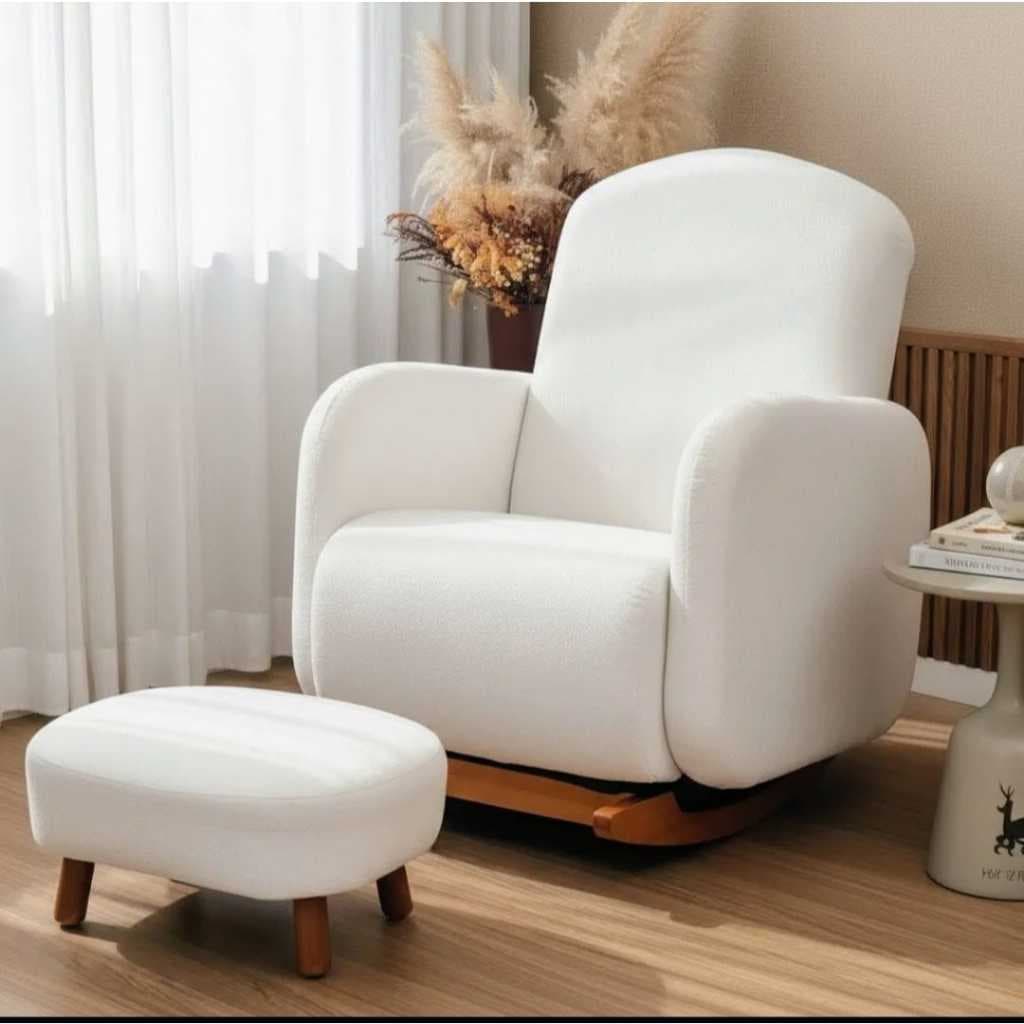 Poltrona Amamentação Balanço Orgânica Boucle Bege ou Cinza com Puff Sala Moderna Confortável Decorativa Leitura opala