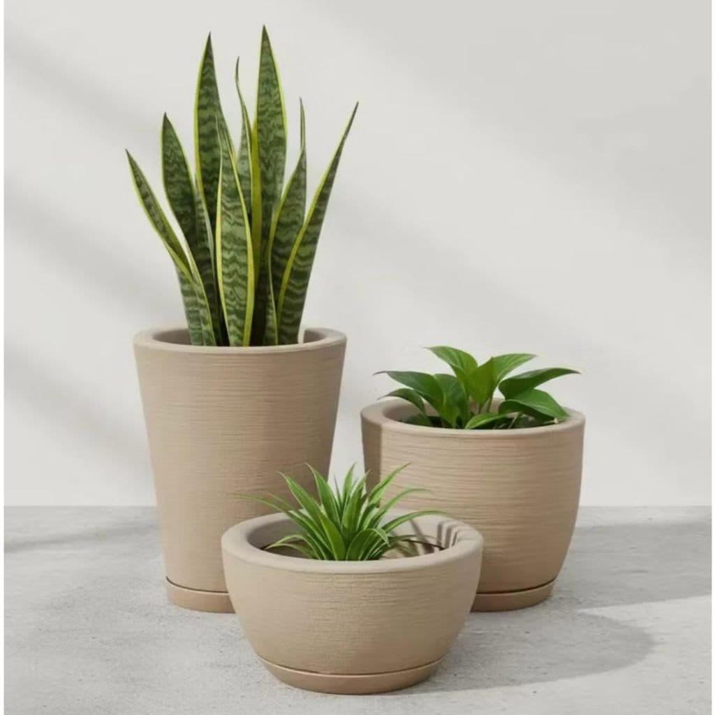 Kit com 3 vasos decorativos de polietileno escovado com plantas