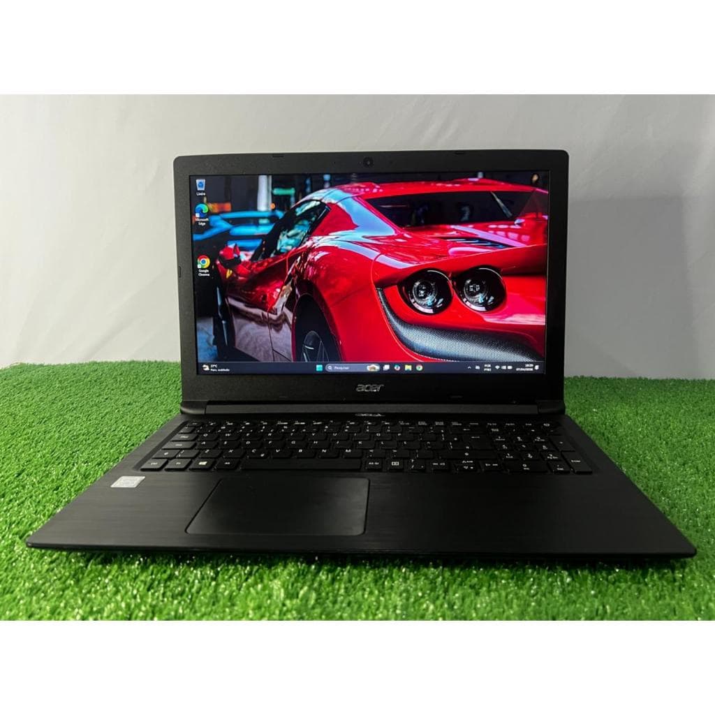 Notebook Acer Aspire 3 preto aberto com tela mostrando carro vermelho