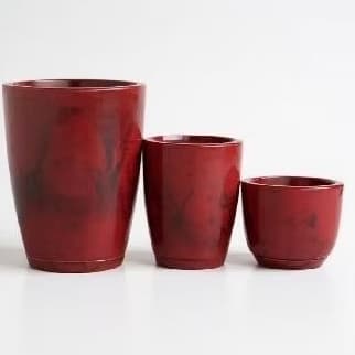 Kit de três vasos de planta vermelhos cerâmicos estilo vietnamita com fundo branco