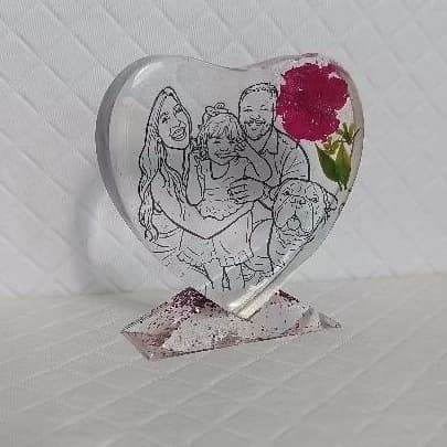Porta-retrato em forma de coração com gravação de família em resina, presente personalizado