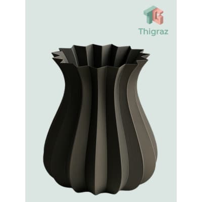 Vaso decorativo moderno preto com design abstrato contra fundo verde