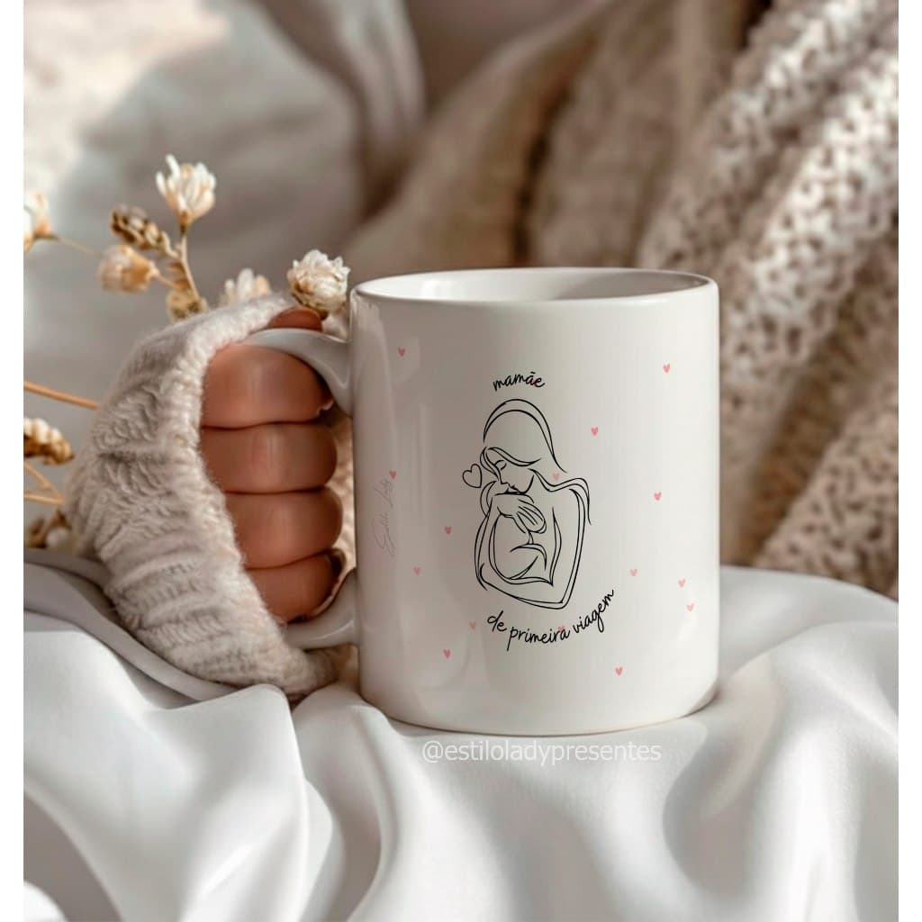 Caneca Porcelana Mãe de Primeira Viagem Presente Chá de Bebê Dia das Mães Cerâmica Maternidade 325ml