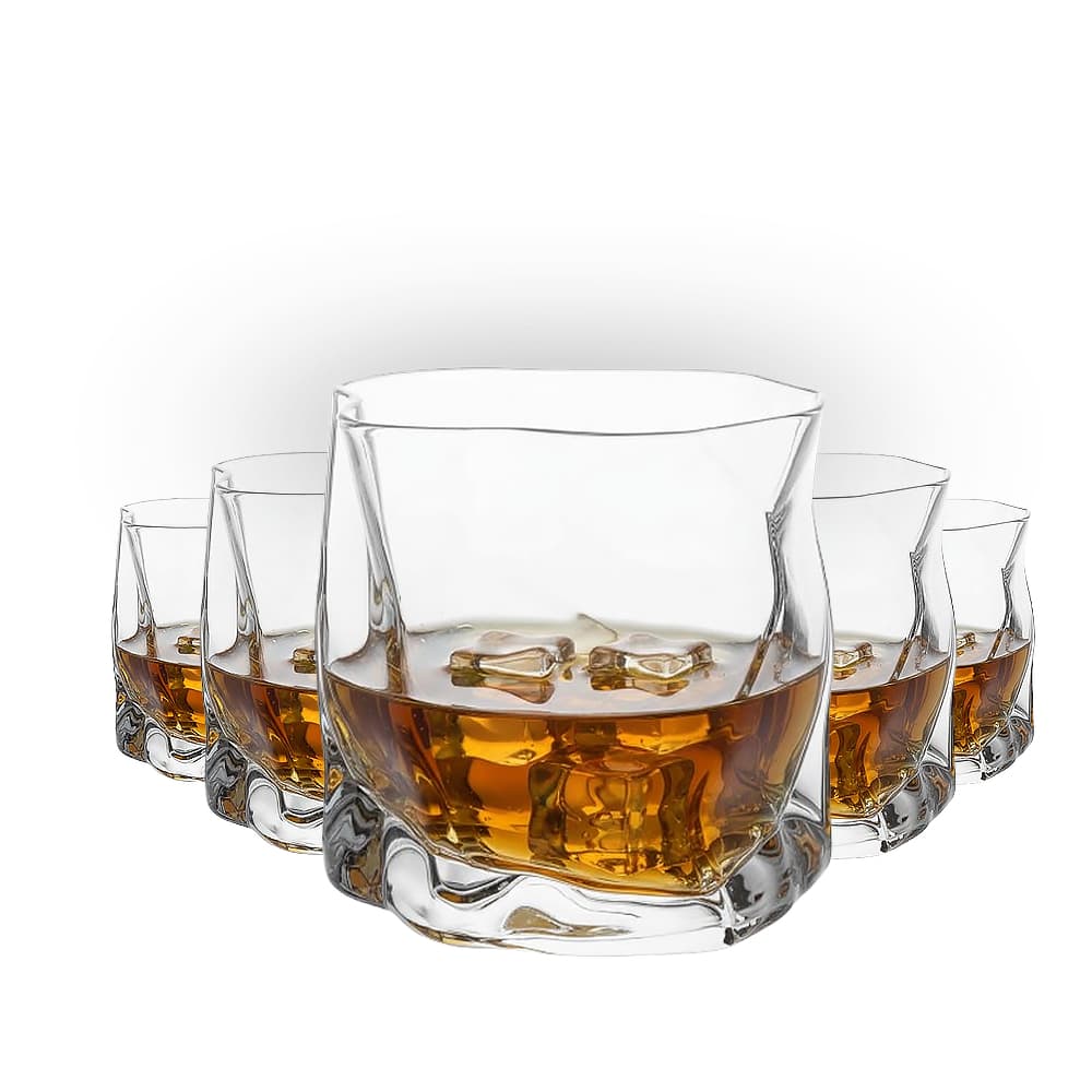Jogo de seis copos de vidro para whisky com base arredondada e bordas finas, contra fundo branco.