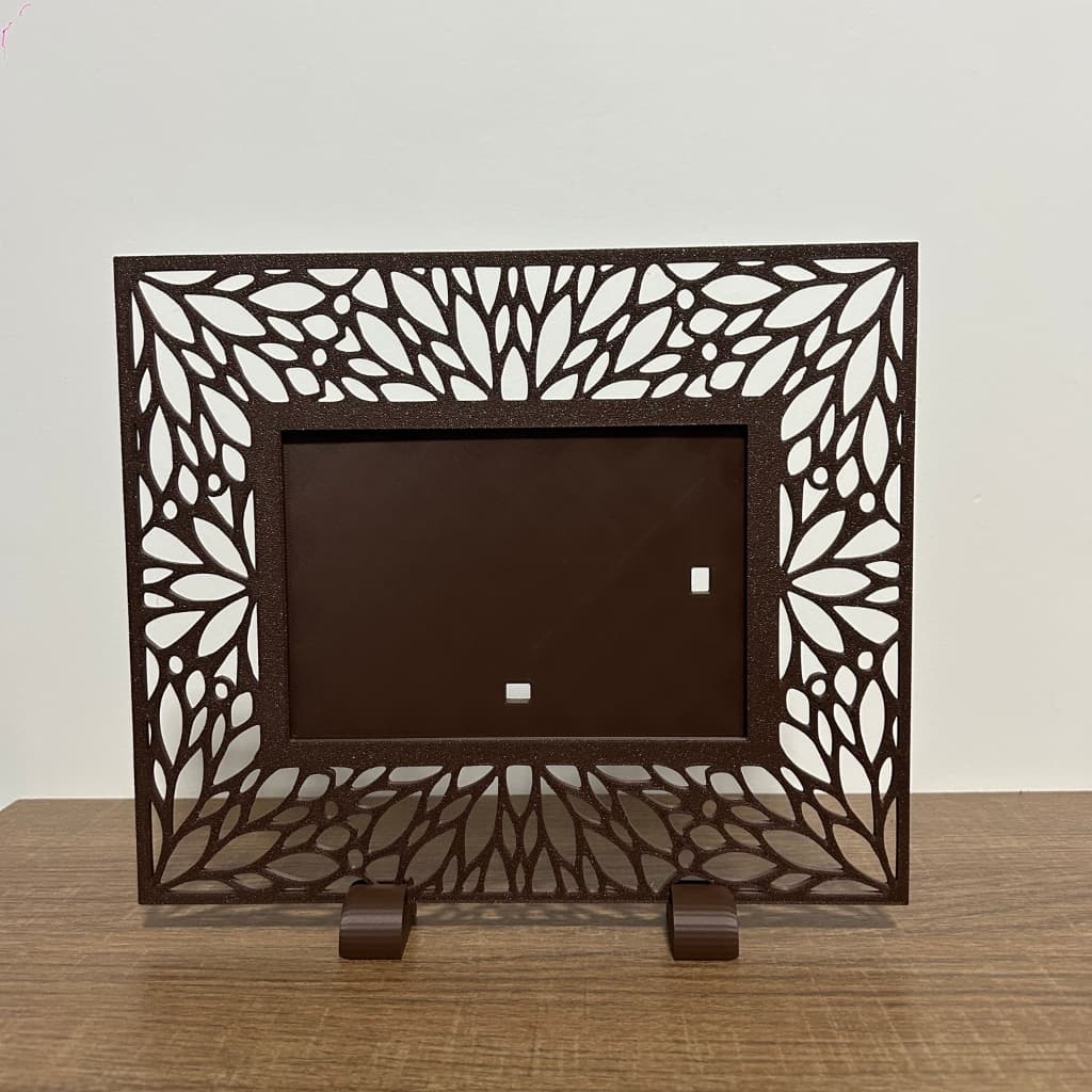 Porta Retrato Moderno Minimalista com Design Floral em Relevo, Marrom