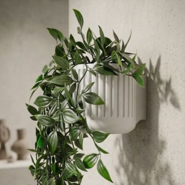 Vaso decorativo branco moderno com planta pendente para fixação na parede